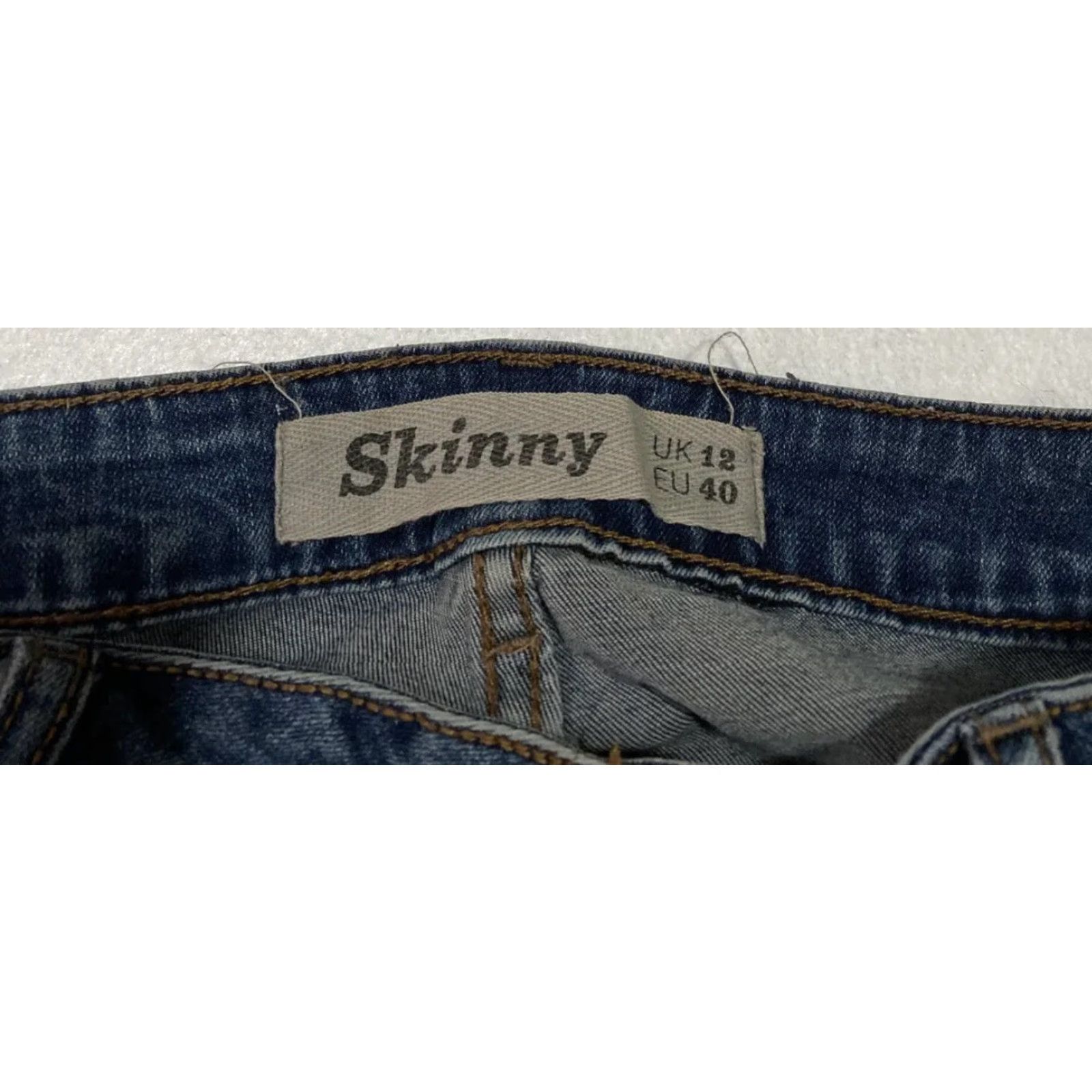 Vintage Skinny Jeans Women's Size 8 Denim Blue 27 Inseam 5-Pocket Zip Button Slim Mid Rise Stretch Cotton Blend Casual Modern 8 Regular Jeans Mens? Size 30" / US 8 / IT 44 - 4 Thumbnail