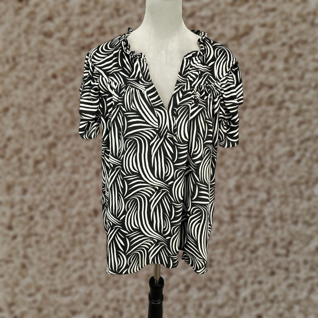 Vintage Rose And Olive Blouse Womens 2X Black White Geometric V-Neck Lightweight Top Size XXL / US 16-18 / IT 52-54 - 1 Thumbnail