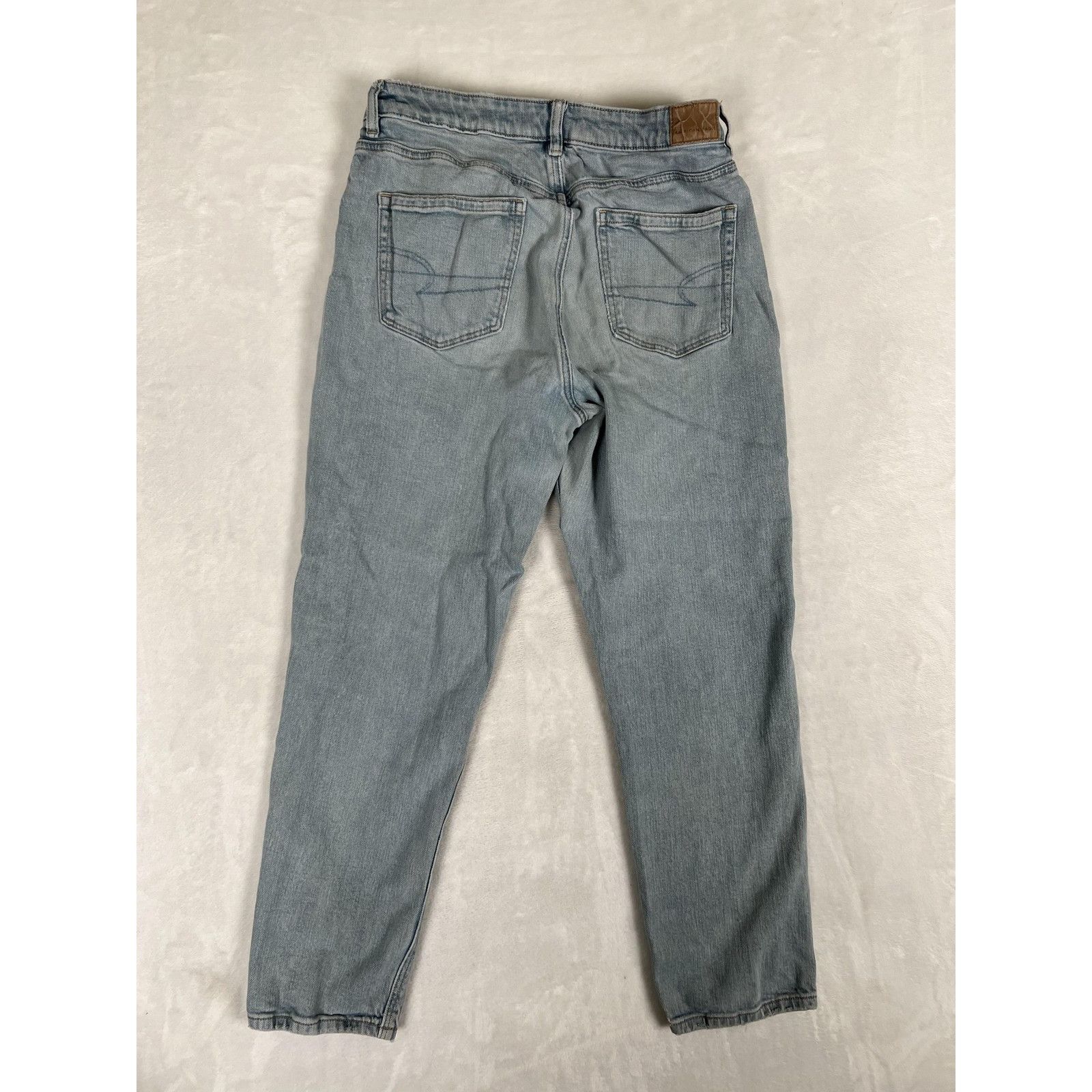 American Eagle Outfitters American Eagle Jeans Womens 8 Light Wash Mom Jean Strigid Bl Size 28" / US 6 / IT 42 - 9 Thumbnail