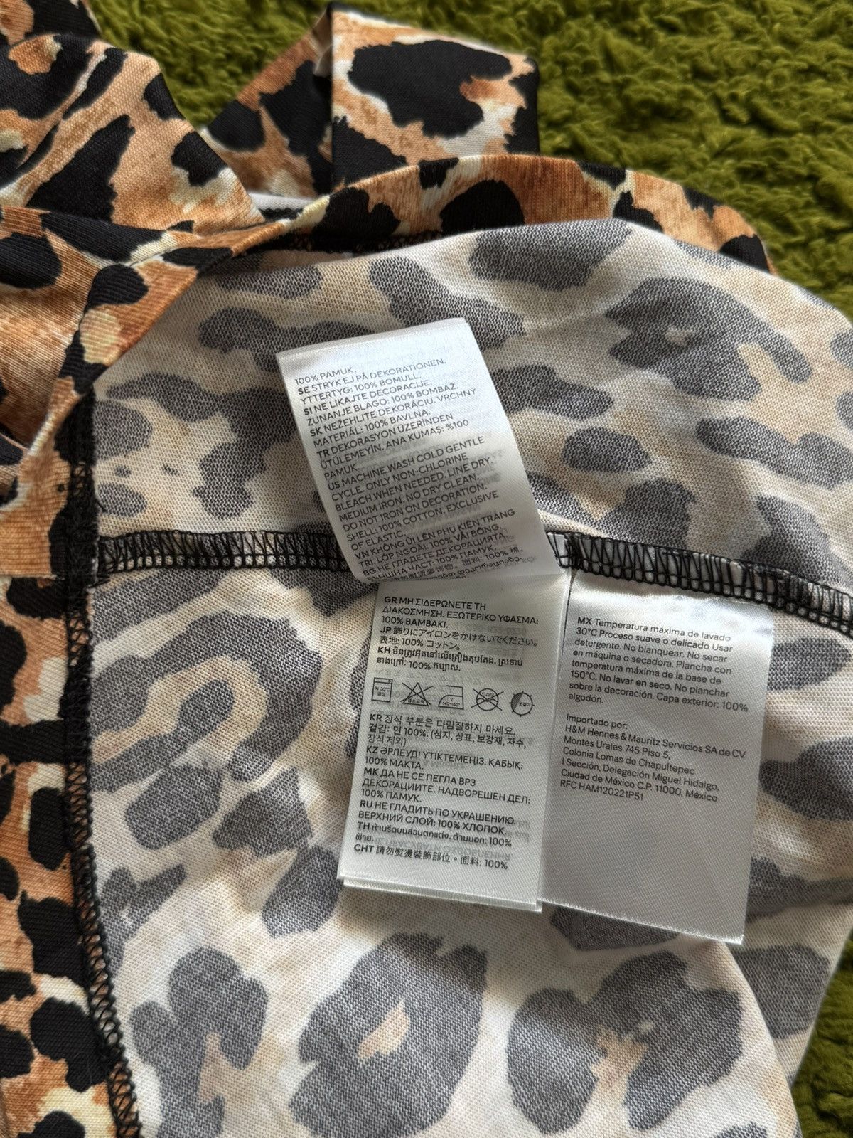 H&M × Paco Rabanne Paco Rabanne x H&M leopard pattern t-shirt Size M / US 6-8 / IT 42-44 - 7 Thumbnail