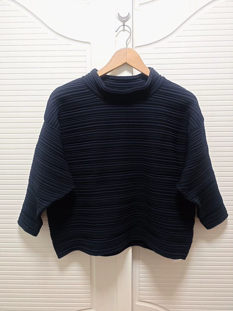 Issey Miyake Issey Miyake size:one size Black knitted top Size S / US 4 / IT 40 - 1 Thumbnail