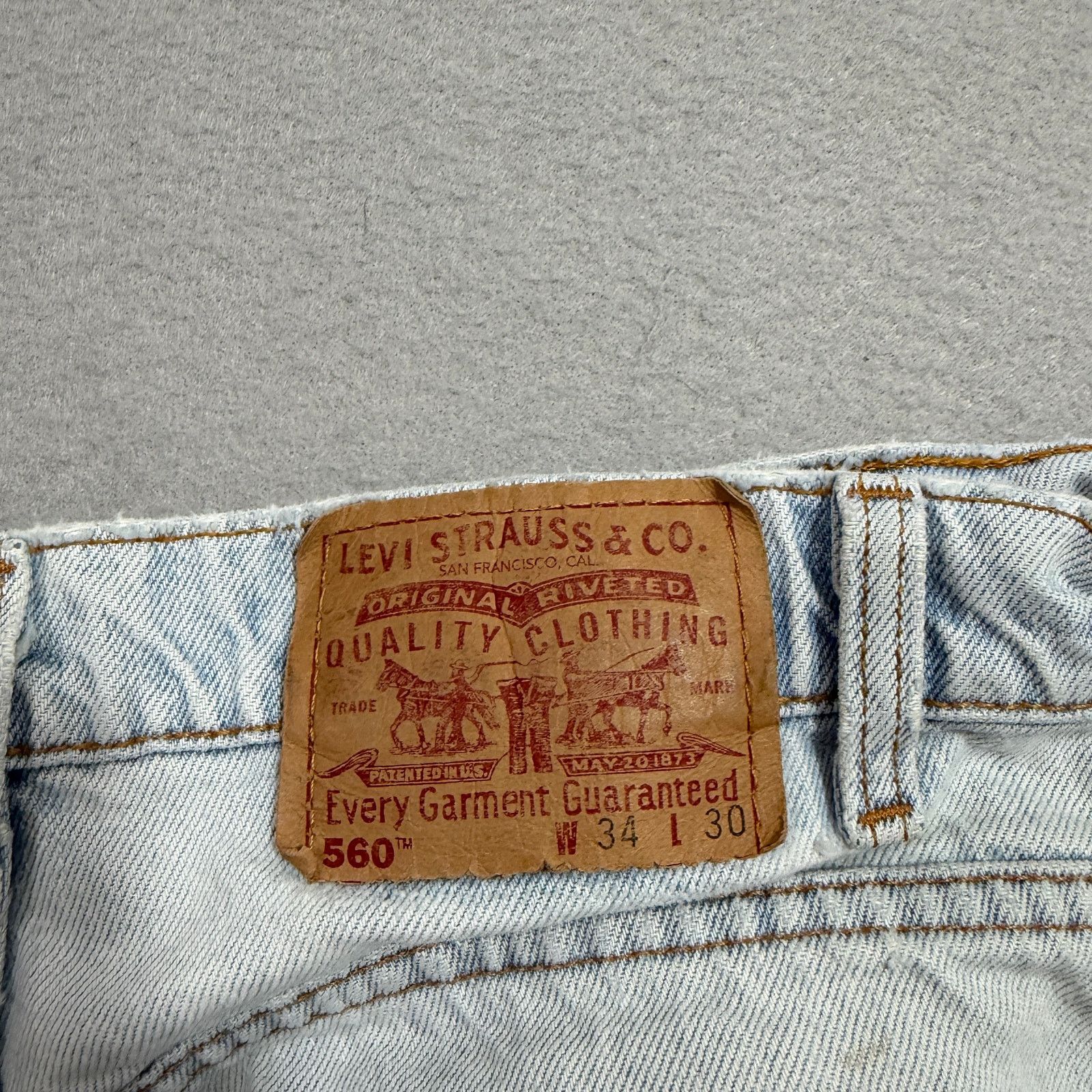 Levi's Vintage Levis 560 Loose Fit Tapered Leg Jeans Men's 34x30 Size US 34 / EU 50 - 8 Thumbnail
