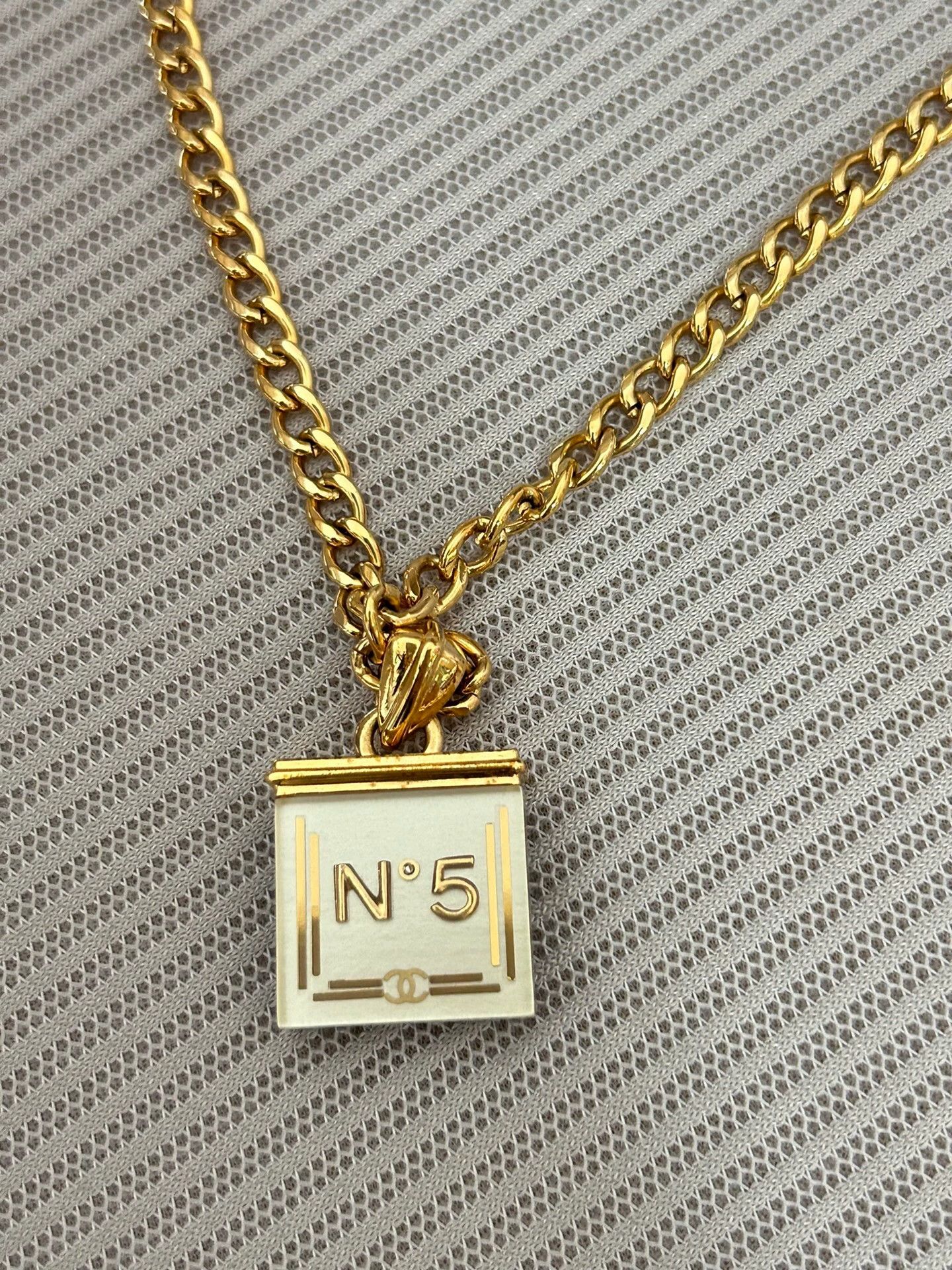 Chanel Chanel 21SS Commemorative Double-Sided B&W Necklace Size ONE SIZE - 4 Thumbnail