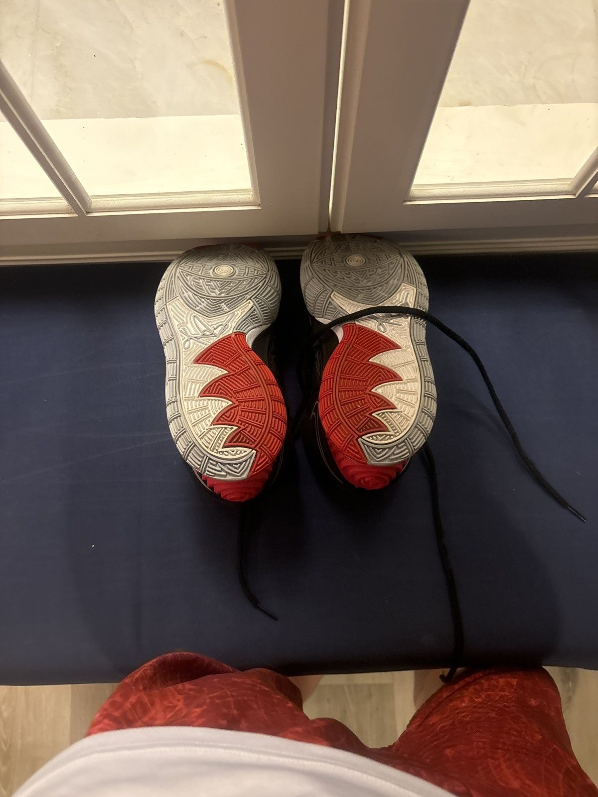 Nike Kyrie 6 GS Bred Gently Used Size 5Y No Box Size US 5 / EU 37 - 5 Thumbnail