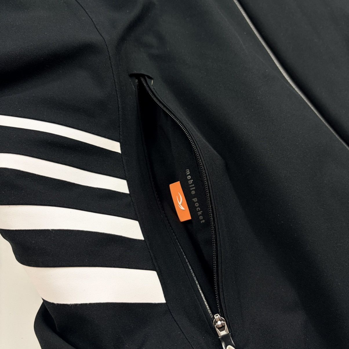 KJUS KJUS Formula Padded Hooded Ski Jacket Black Size M Gorpcore Size US M / EU 48-50 / 2 - 7 Thumbnail
