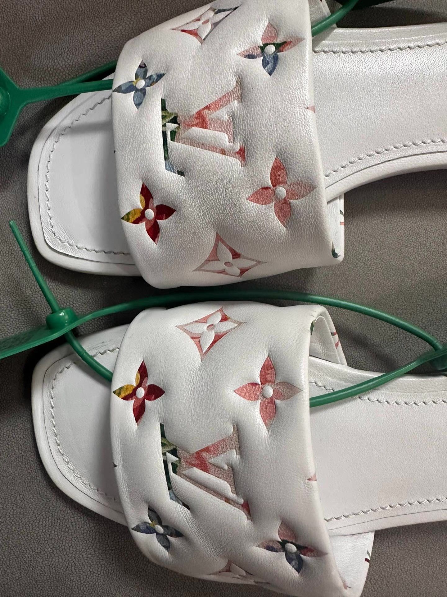 Louis Vuitton Louis Vuitton Revival Slide Ｑ20 Size US 6 / IT 36 - 2 Thumbnail