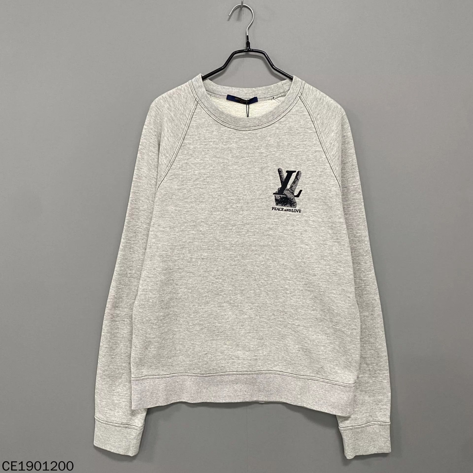 Louis Vuitton LV Victory Sign Logo Sweatshirt M 99 New Size US M / EU 48-50 / 2 - 1 Thumbnail