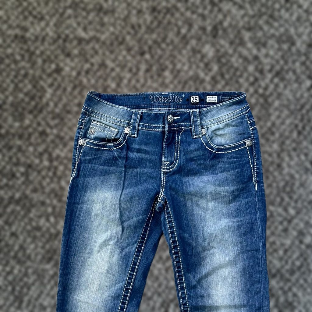 Miss Me Miss Me Jeans Cropped Denim Mid Rise 25 Blue Stretch 5-Pocket Womens Jeans Regular Rise Mid 8.5-10.5in Inseam 27in Dark Denim 25W Blue Size 42" / US 20 - 1 Thumbnail