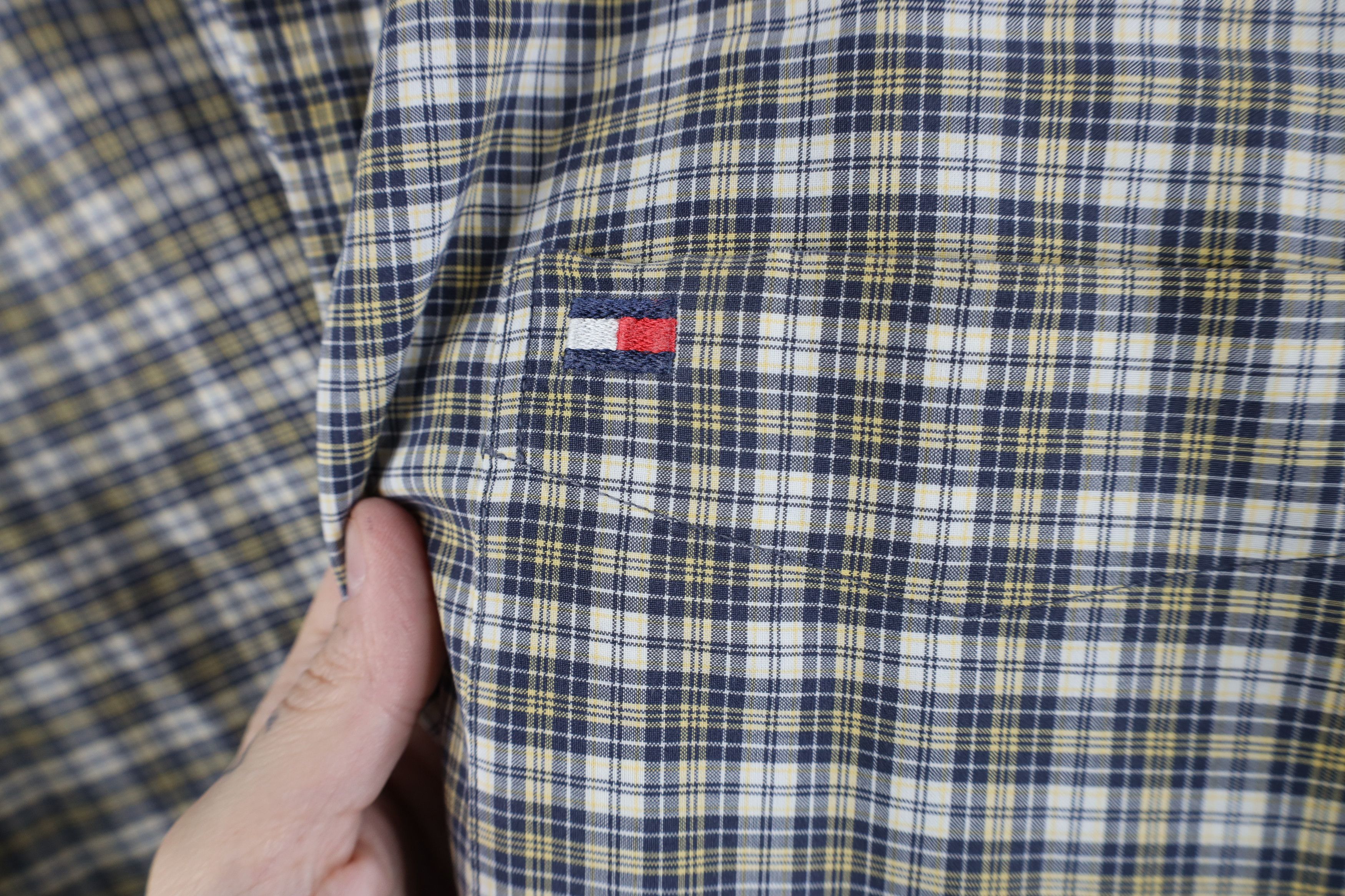 Tommy Hilfiger × Vintage Vintage 90s Tommy Hilfiger Short Sleeve Button Shirt Size US L / EU 52-54 / 3 - 8 Thumbnail