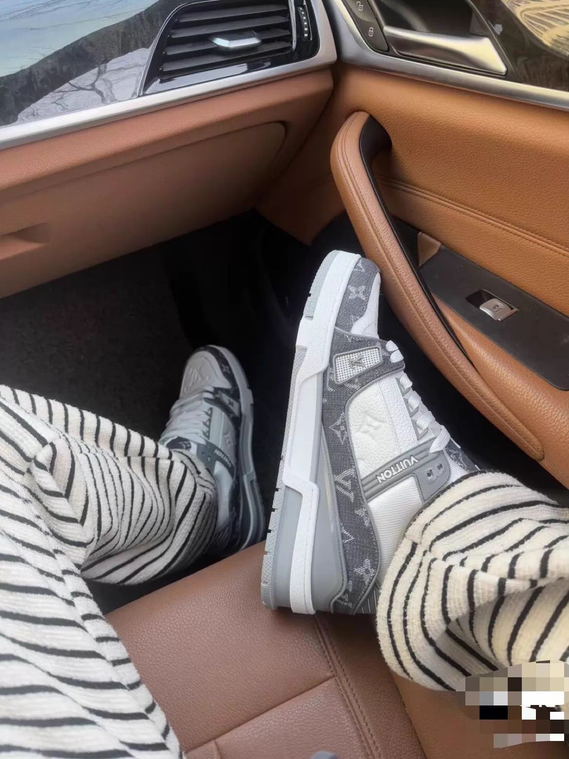 Louis Vuitton LV Classic Trainer White/Gray Size 43 Size US 10 / EU 43 - 9 Thumbnail