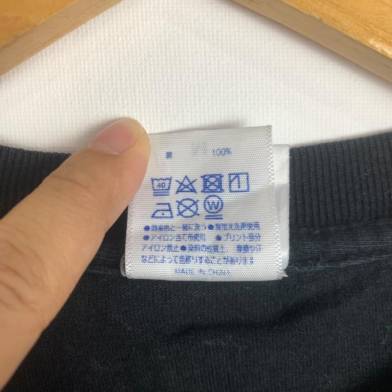Uniqlo DEMON SLAYER x UNIQLO Anime Kyojuro Rengoku Tee Shirt Top Size US M / EU 48-50 / 2 - 7 Thumbnail