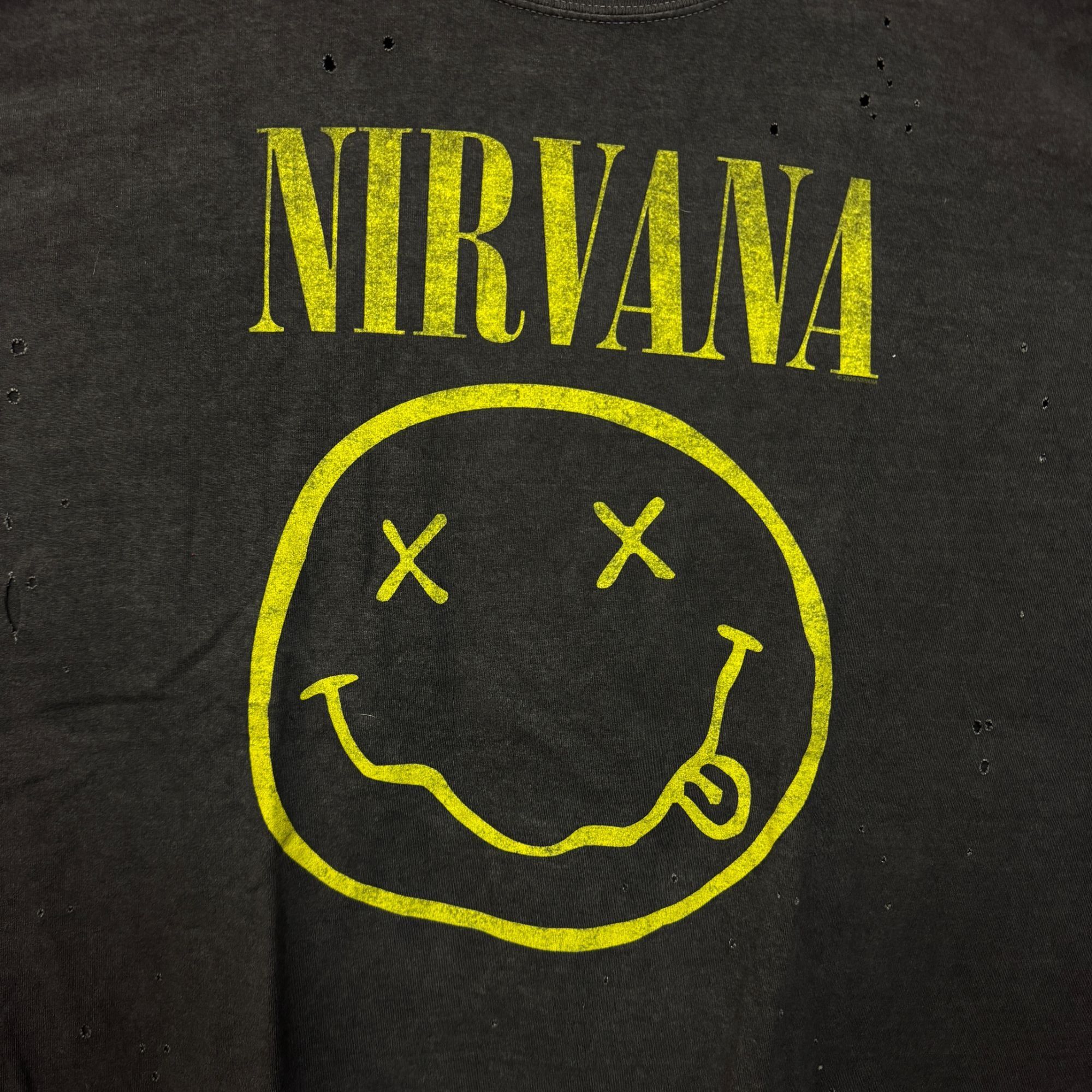 Nirvana Nirvana Nevermind Smiley Distressed Grunge Rock Band Tee O/S Size US L / EU 52-54 / 3 - 2 Thumbnail