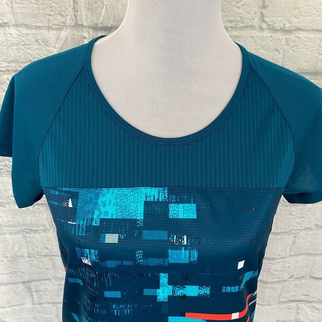 Under Armour Under armour women M fitted heat gear athletic top w/cutout Size M / US 6-8 / IT 42-44 - 3 Thumbnail