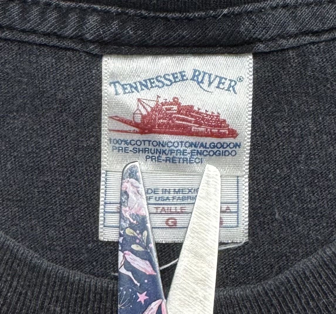 Vintage 1999 Famous Guitars Cotton T-Shirt Big Logo Tennessee River Size US L / EU 52-54 / 3 - 15 Thumbnail