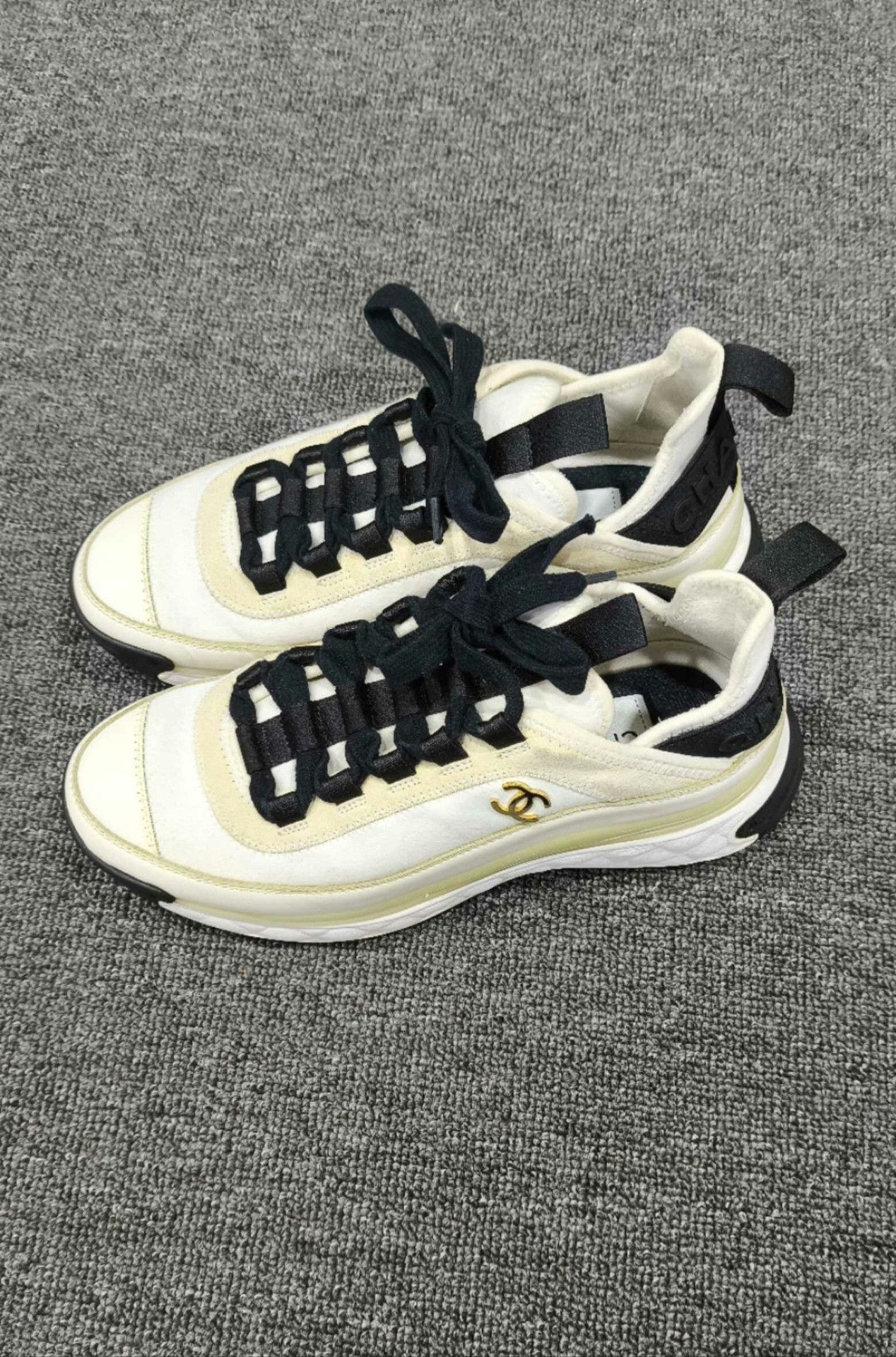 Chanel Chanel Retro Gold Lowtop Sneakers us_6 Women Size US 6 / IT 36 - 1 Thumbnail