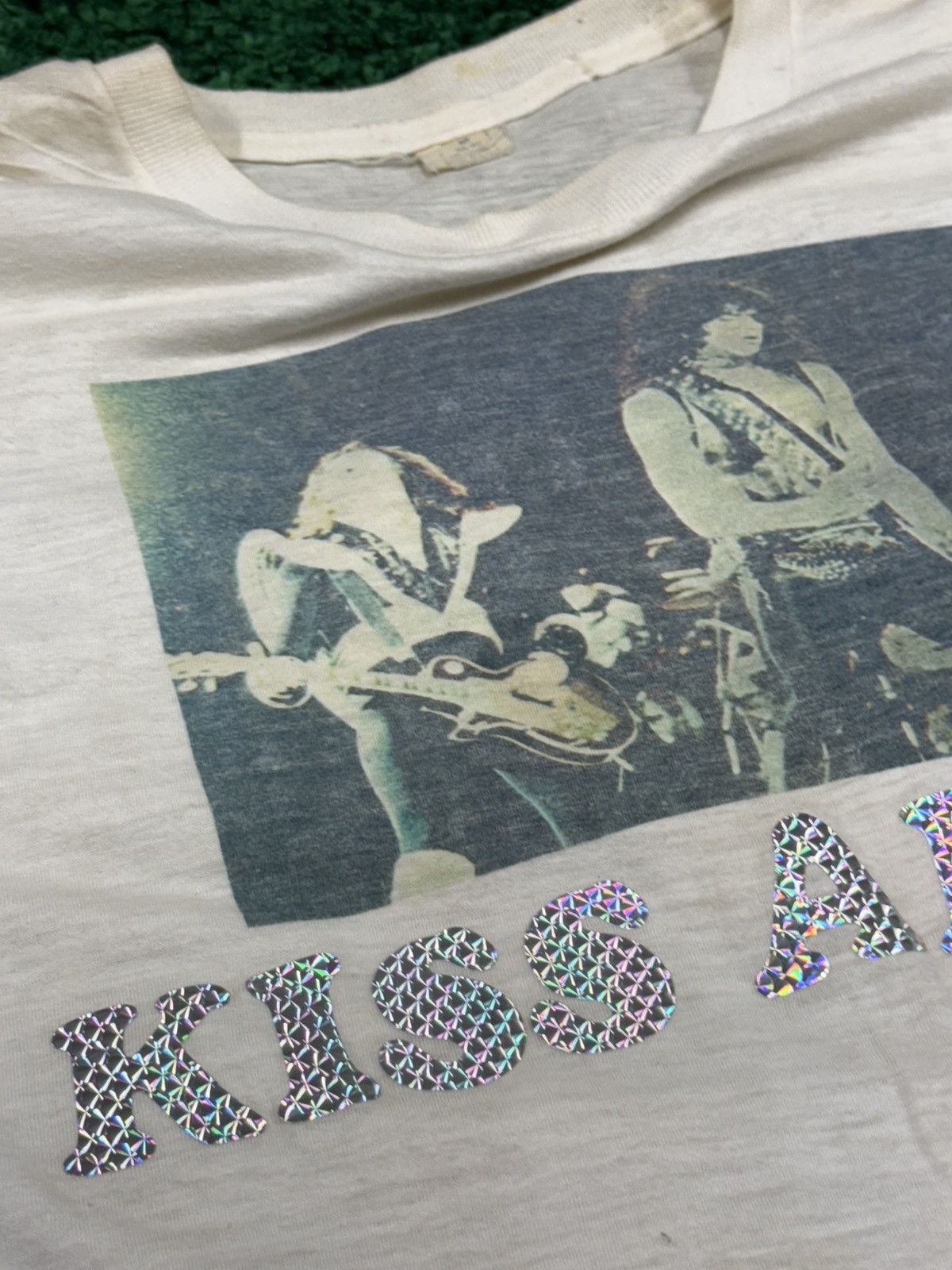 Vintage Grail 70s "Kiss Alive" Single Stitch Destroyed Tee Medium Size US M / EU 48-50 / 2 - 4 Thumbnail