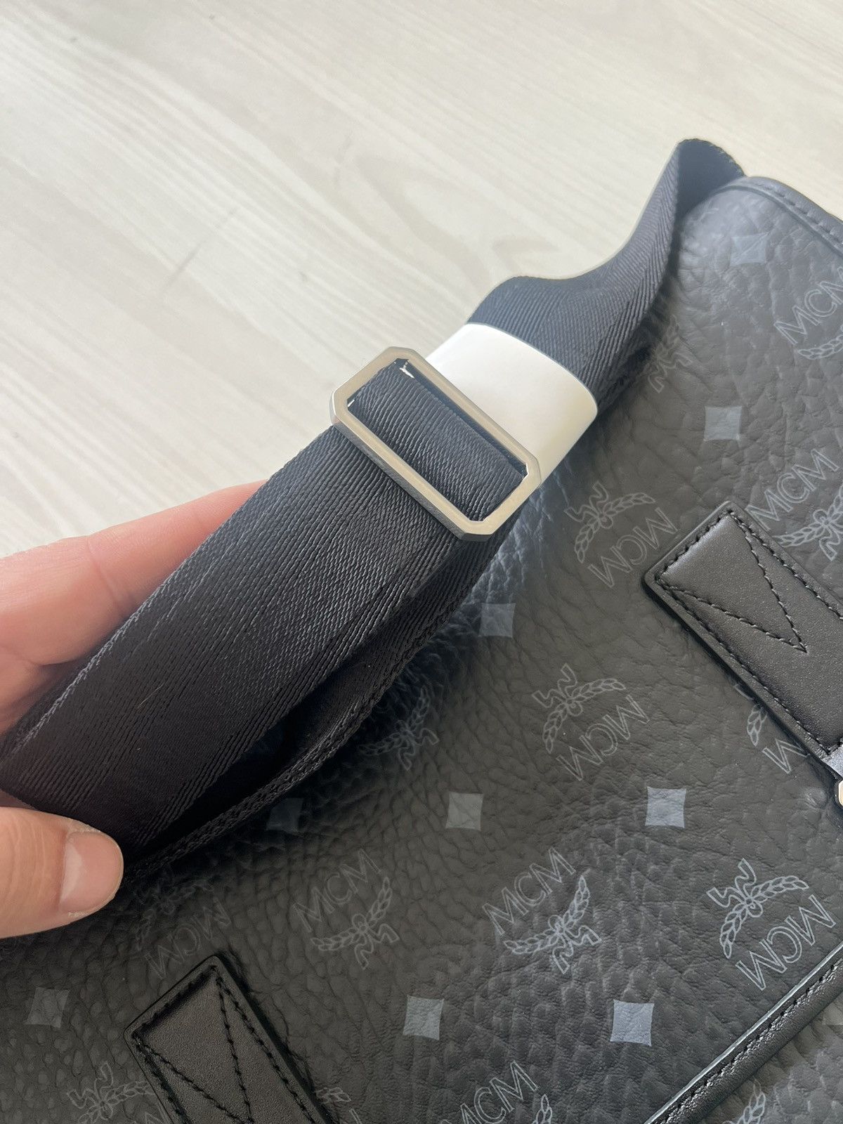 MCM Aren Messenger in Visetos Size ONE SIZE - 10 Thumbnail