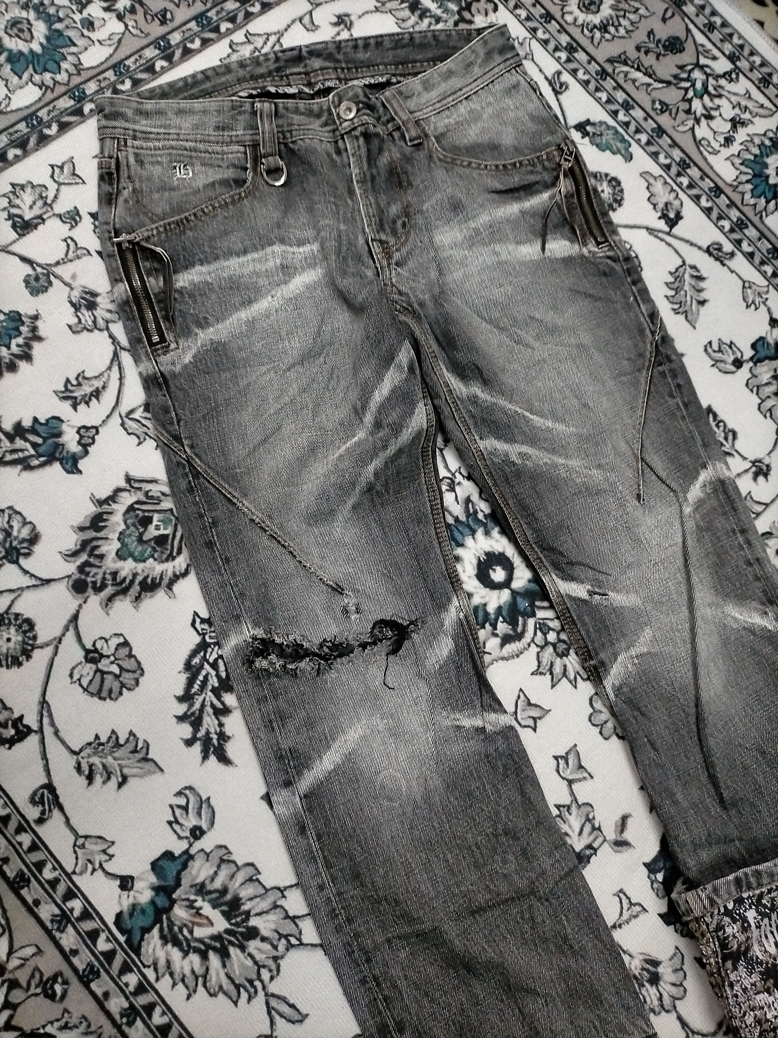 Beauty Beast 🔥Flare🔥 Nicole Distressed Ripped Rare Jeans Size US 31 - 3 Thumbnail