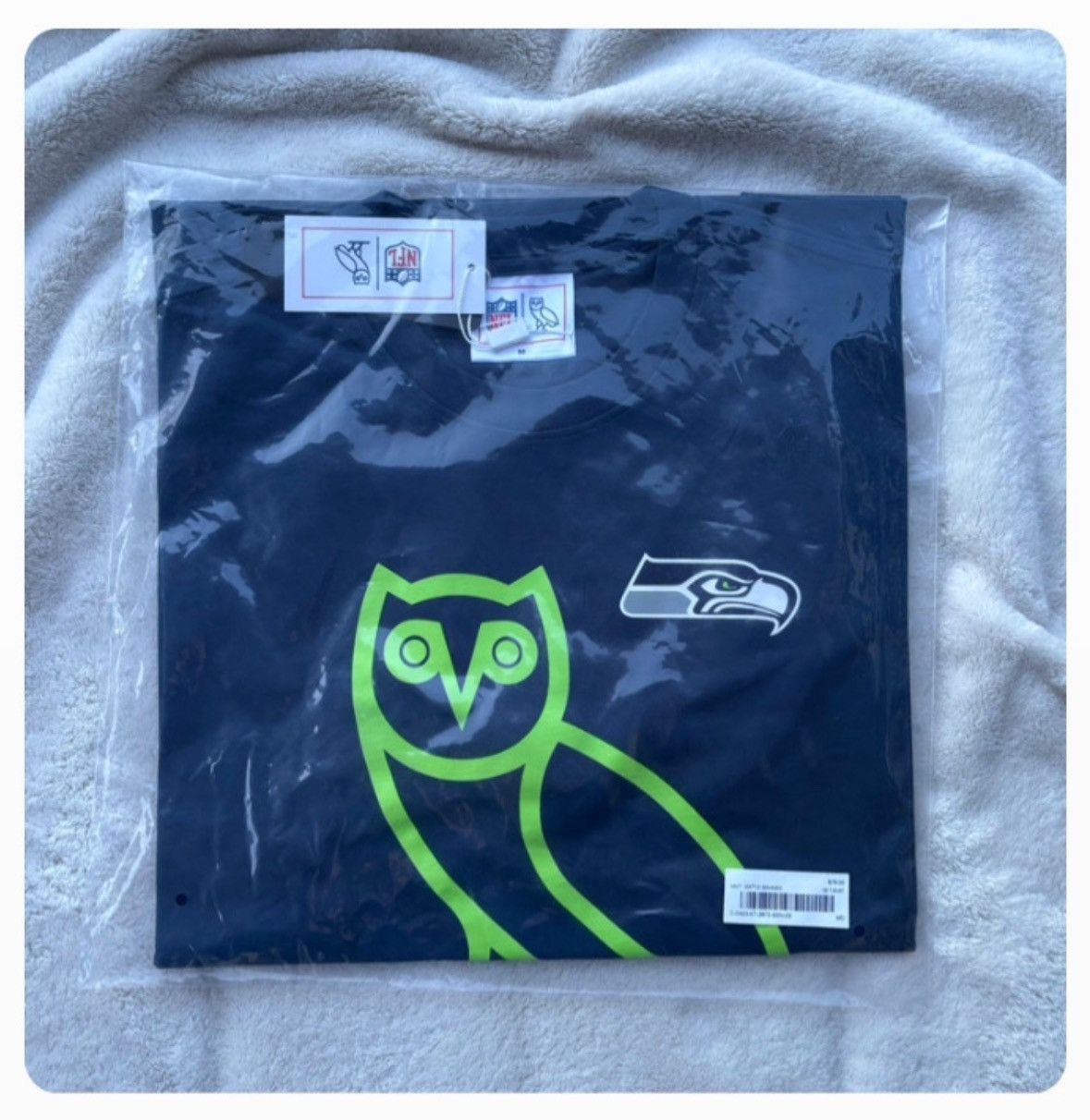 October's Very Own OVO x NFL Seahawks Saints Tee Size US M / EU 48-50 / 2 - 2 Thumbnail