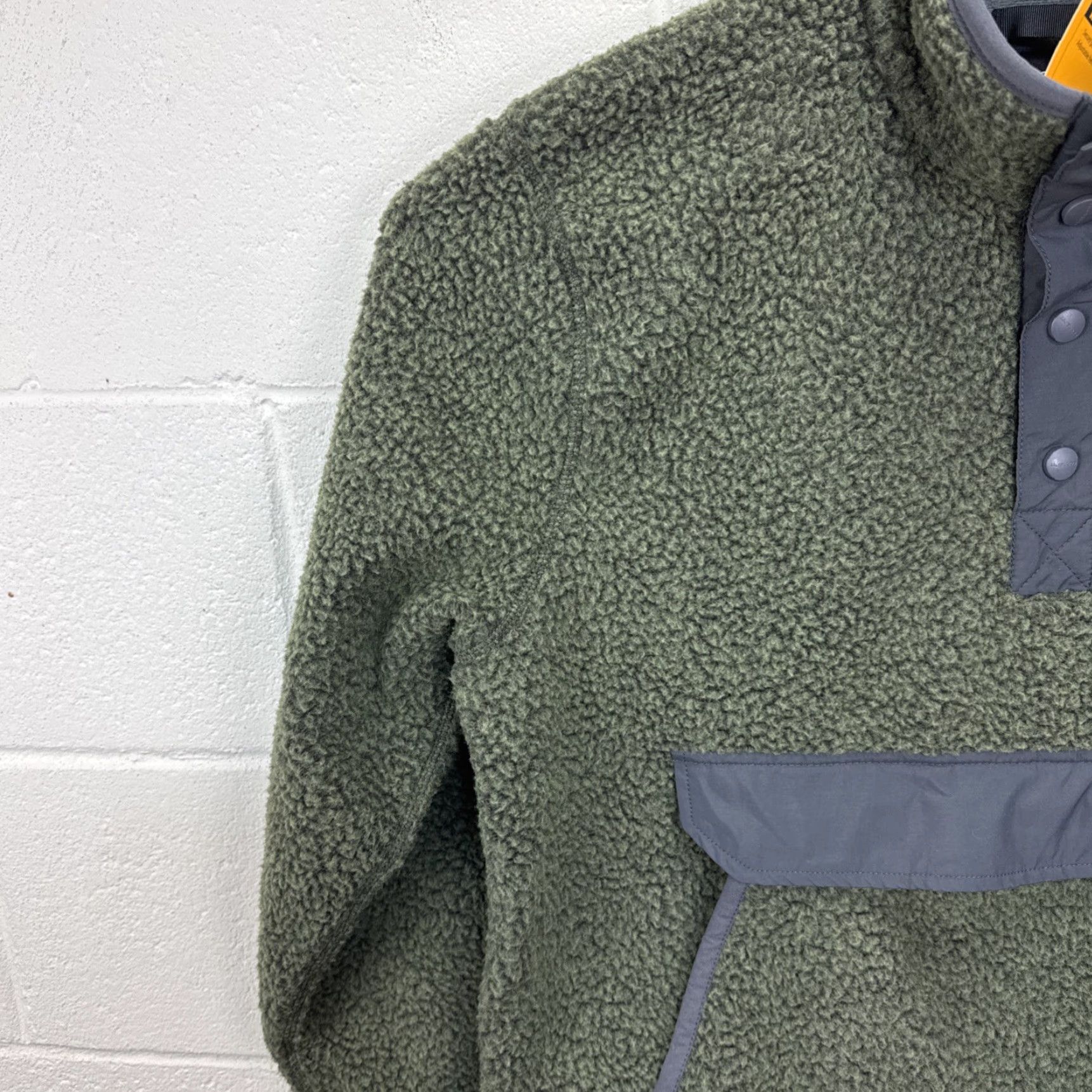 Carhartt Carhartt Men’s Relaxed Fit Fleece Pullover Sweater 0J4991 Green M Medium Sweatshirt Pullover Outdoor Hiking Winter Fall Spring Mens Green Size US M / EU 48-50 / 2 - 6 Thumbnail