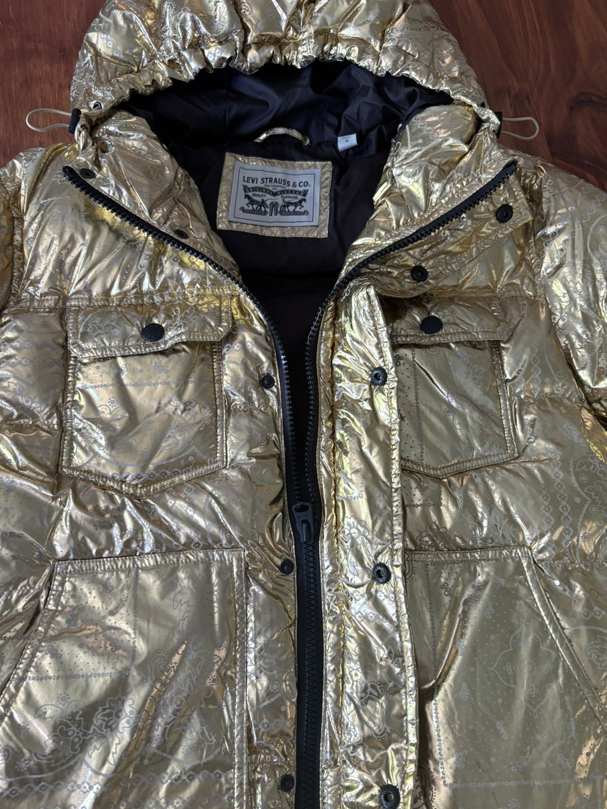 Levi's Levi's Metallic Gold Bandana Print Quil Hooded Puffer Jacket Size US L / EU 52-54 / 3 - 5 Thumbnail