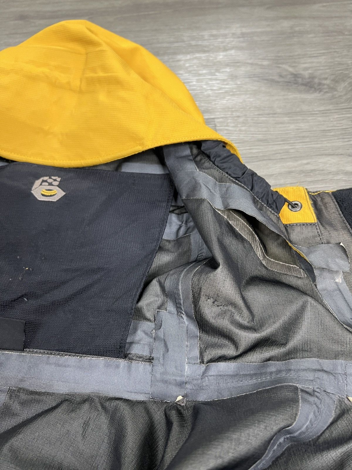 Mountain Hardwear Mountain Hardwear Gore Tex XCR Jacket Size L gorpcore Size US L / EU 52-54 / 3 - 16 Thumbnail