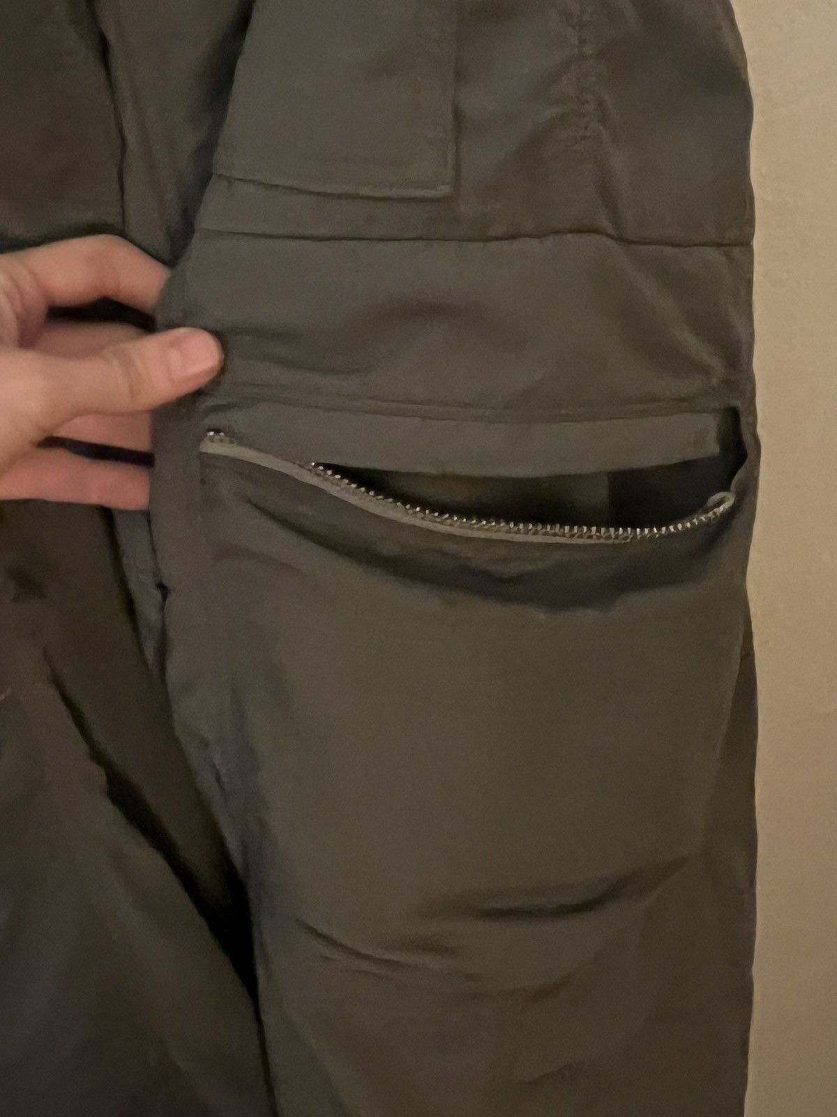 Bryan Jimenez Bryan Jimenez Nylon Station Trousers Size US 35 - 11 Thumbnail