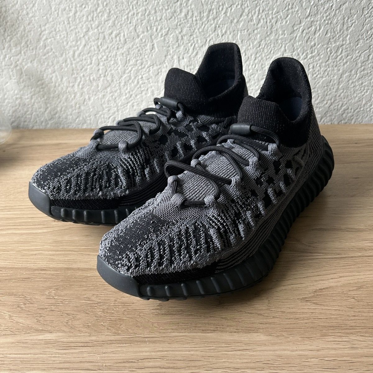 COPY - yeezy oynx 350 v2 size 11 brand new Yeezy 350 V2 Onyx - ENDANGERED LA main image 2
