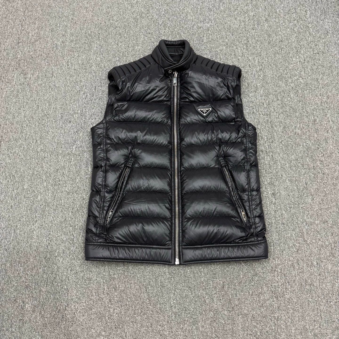 Prada Prada Black Triangle Logo Down Vest 48 Size US M / EU 48-50 / 2 - 1 Thumbnail
