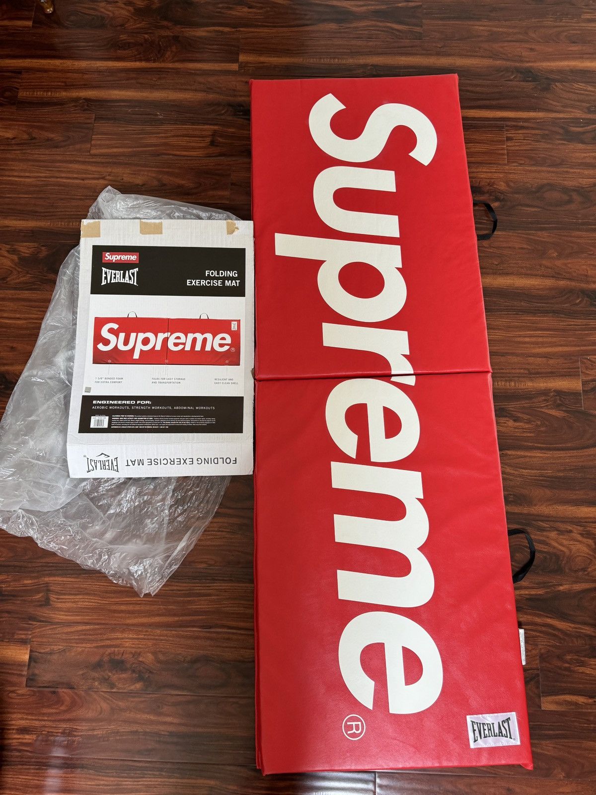 Supreme Supreme Everlast Folding Exercise Mat Red FW17 | Grailed