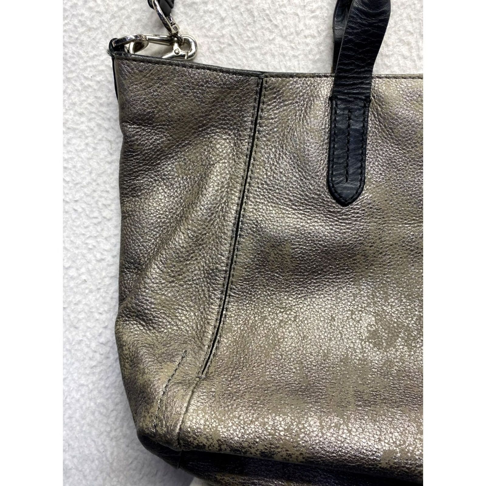 Cole Haan Cole Haan Metallic Pebbled Leather Shoulder Tote Bag Womens Bag Metallic Finish Pebbled Leather Shoulder Bag Good Condition Size ONE SIZE - 4 Thumbnail