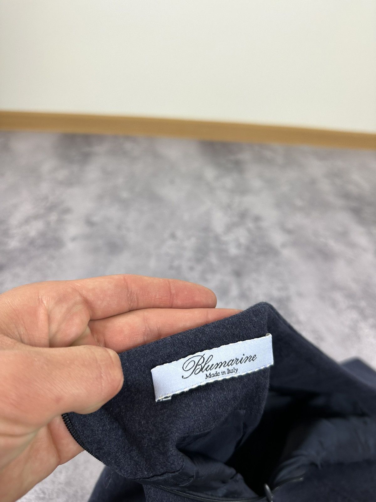 Blumarine Vintage Bluemarine Navy Wool Luxury Designer Midi Skirt Size 27" / US 4 / IT 40 - 9 Thumbnail
