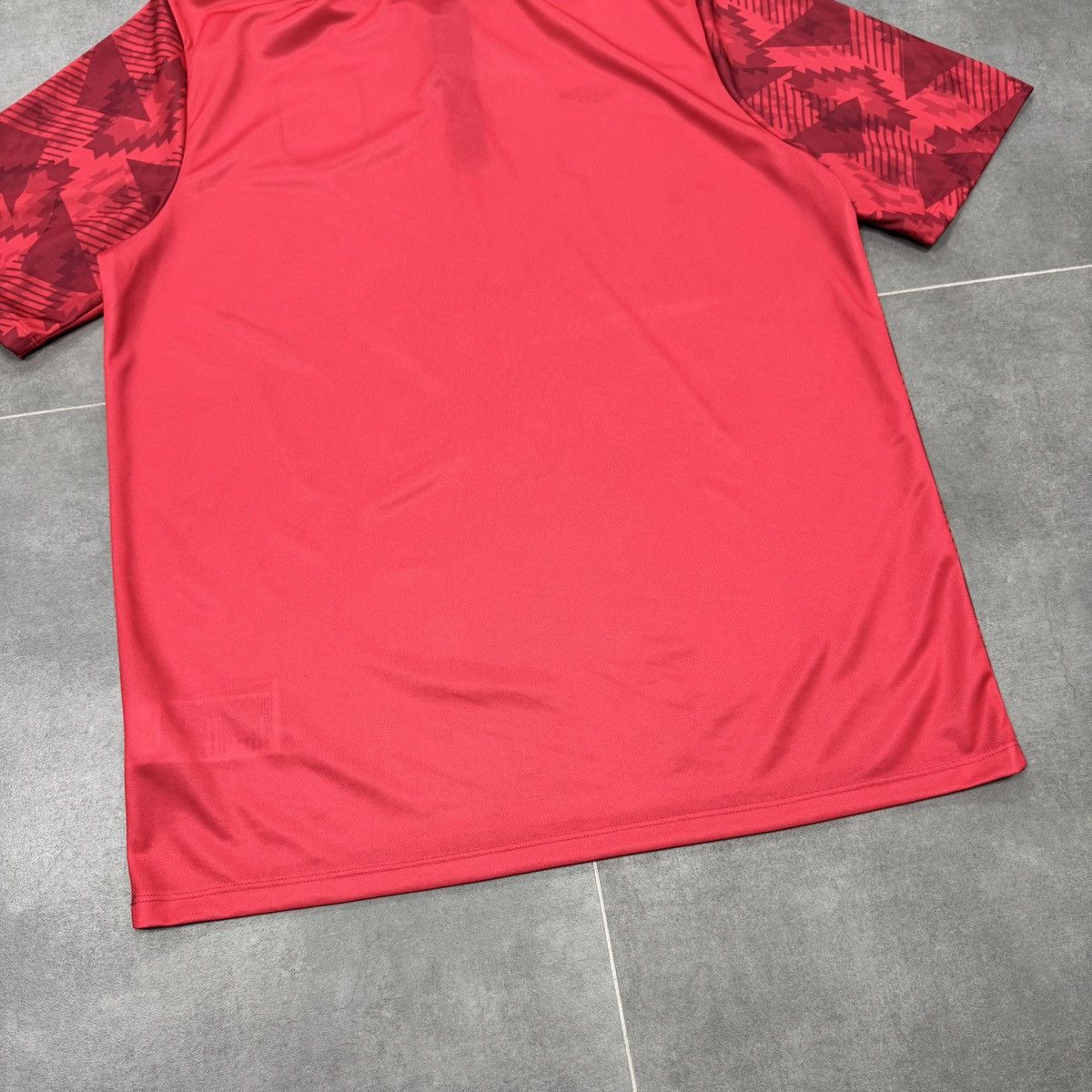 Umbro Umbro England National Team 2018 Retro Soccer Jersey Size L Size US L / EU 52-54 / 3 - 18 Thumbnail