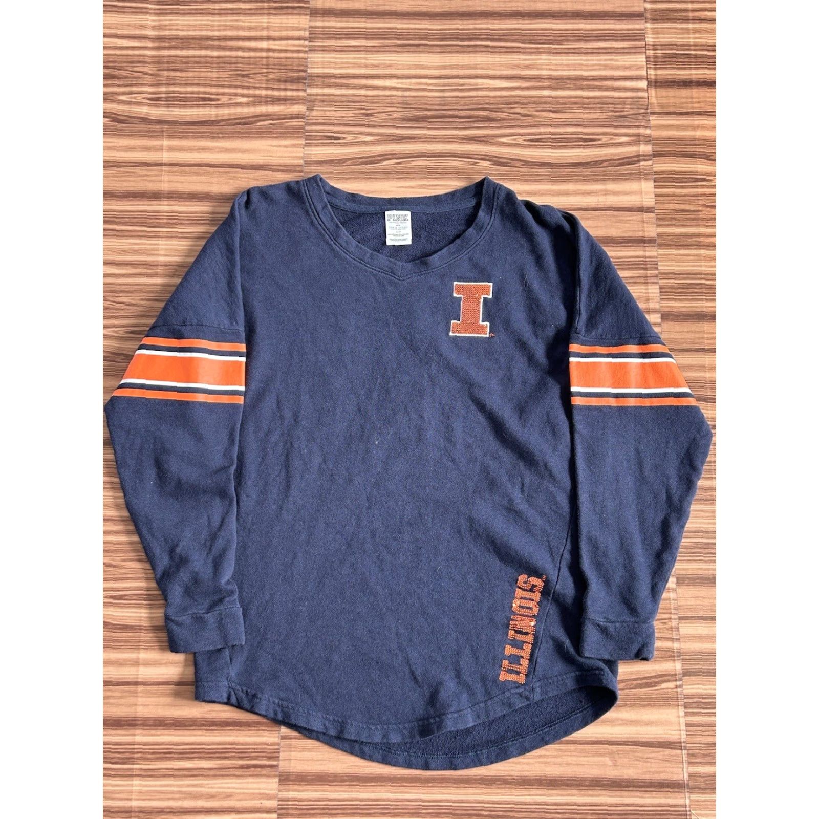 Victoria's Secret VINTAGE Victoria's Secret PINK ILLINOIS Sweatshirt Crew Neck Long Sleeve Blue Women’s sz S Pullover Logo Activewear Casual Travel Size S / US 4 / IT 40 - 2 Thumbnail