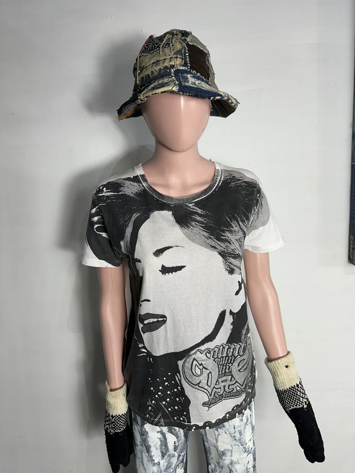 Band Tees Ayumi Hamasaki Japanese Singer Face Art Tshirt Size M / US 6-8 / IT 42-44 - 1 Thumbnail