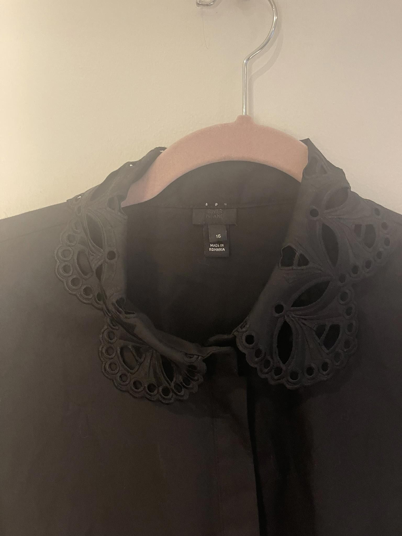 Designer Black Ruffled Cropped Blouse, With lace collar and cuffs Size M / US 6-8 / IT 42-44 - 3 Thumbnail