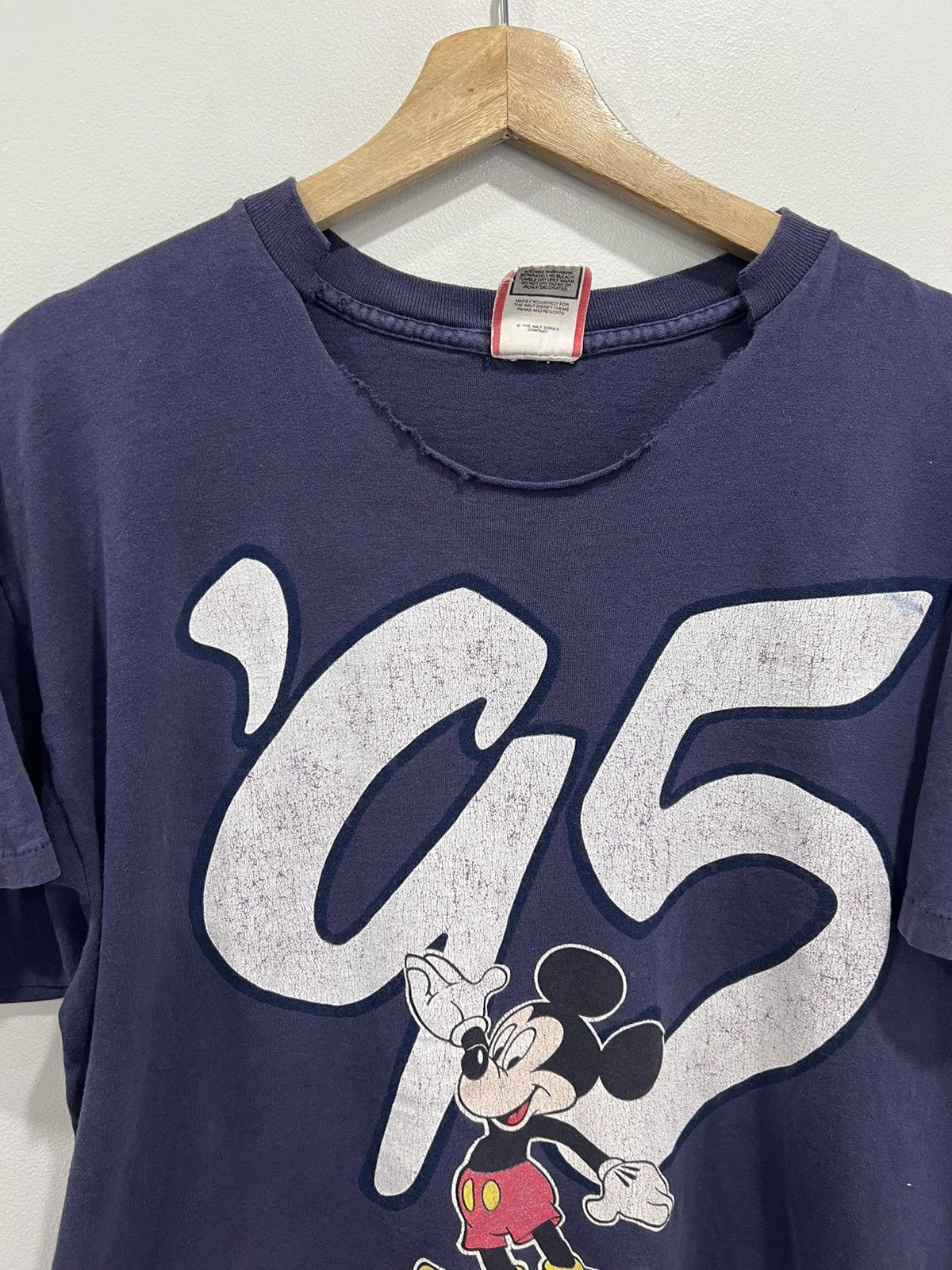Disney Vintage Mickey Mouse Tee Shirt thrashed disney world Size US L / EU 52-54 / 3 - 4 Thumbnail