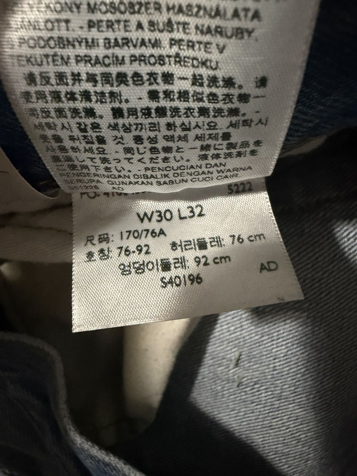 Levi's Levi's 501 button-fly ripped Y2K light wash denim jeans30x32 Size US 30 / EU 46 - 6 Thumbnail