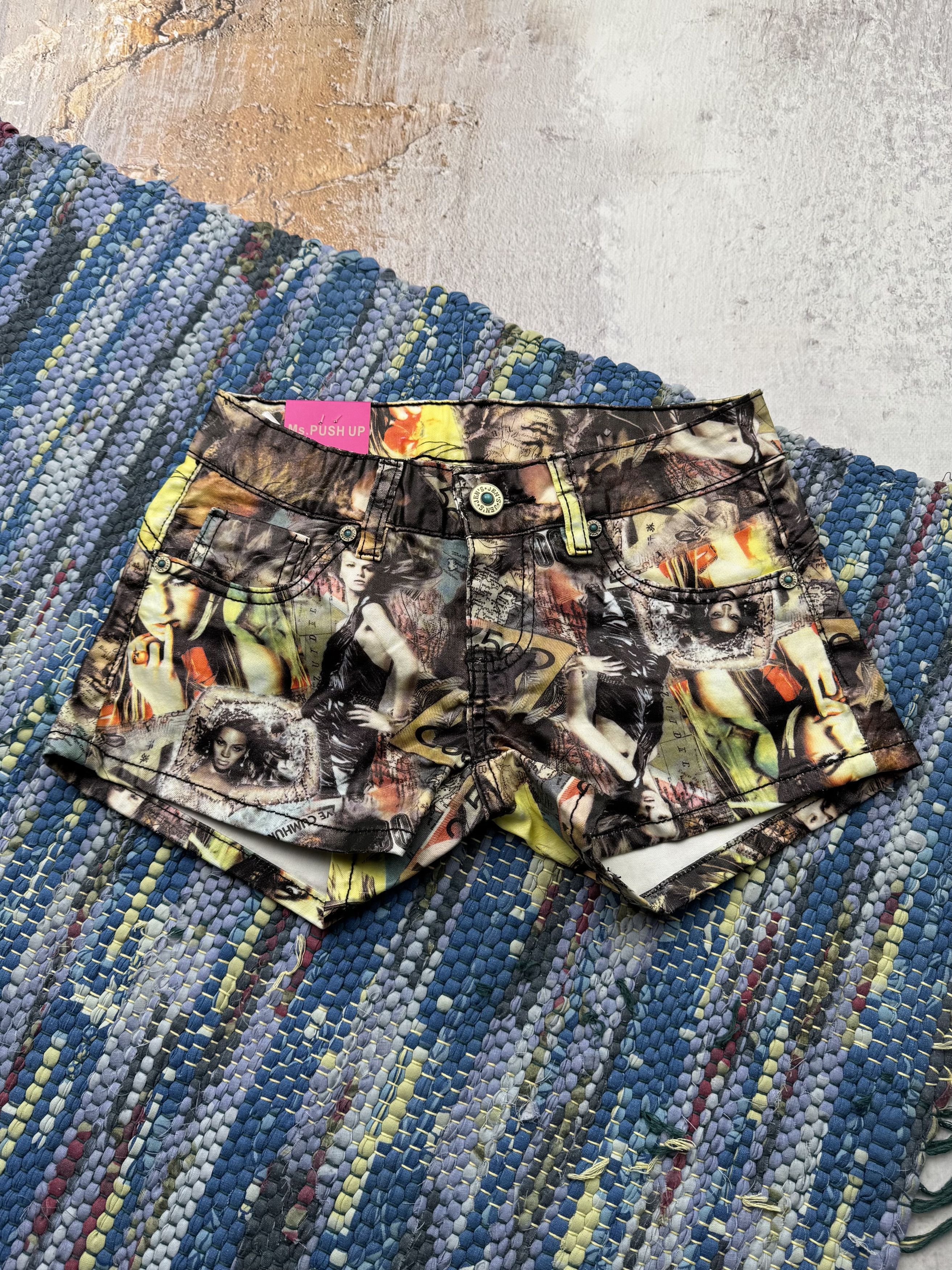 Vintage Vintage Printed Mini Shorts A562(148)D15 Size 24" / US 00 / IT 34 - 1 Thumbnail