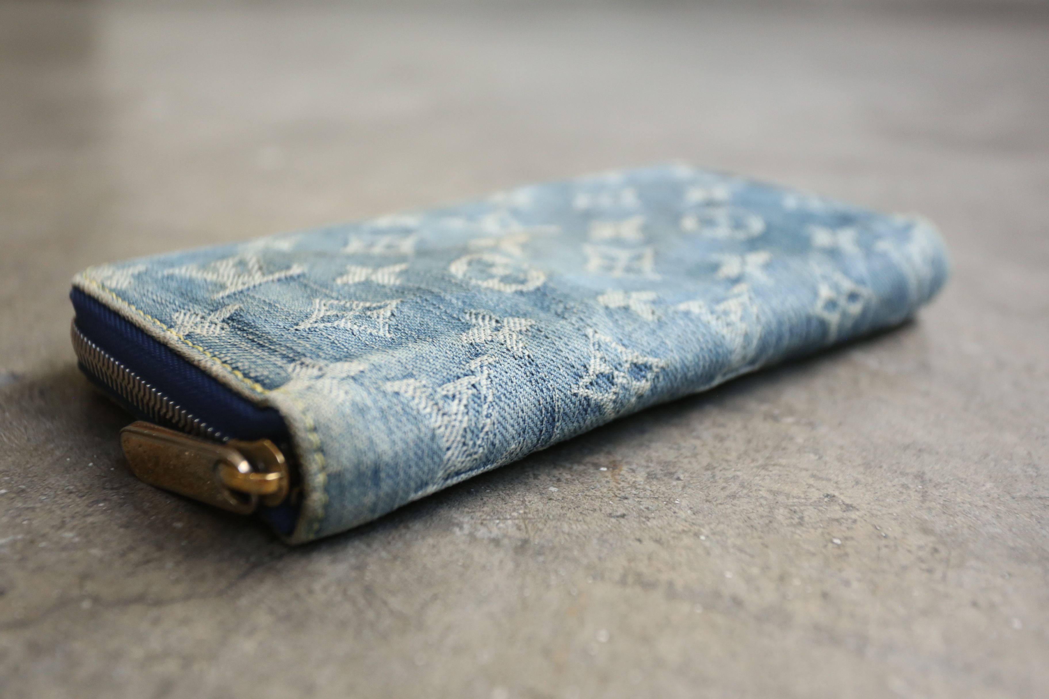 Louis Vuitton Louis Vuitton - MJ - 2007 - Monogram Denim Zippy Wallet Size ONE SIZE - 3 Thumbnail