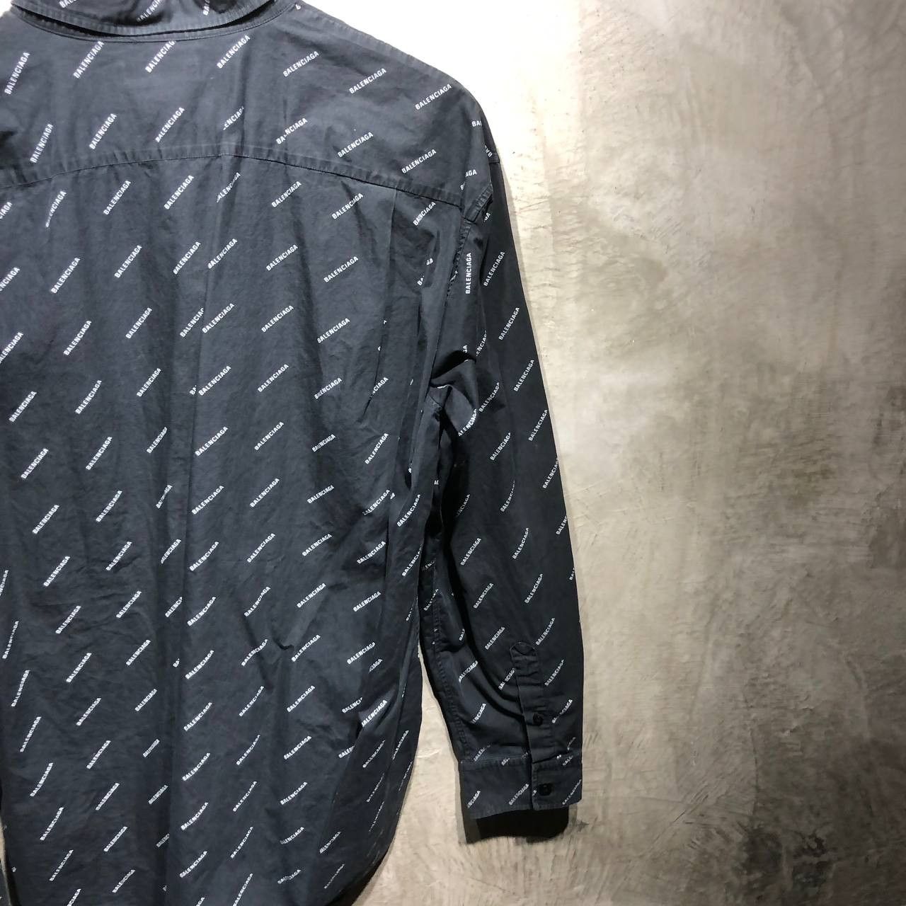 Balenciaga Balenciaga All over print logo button down L/S Size US XXL / EU 58 / 5 - 11 Thumbnail
