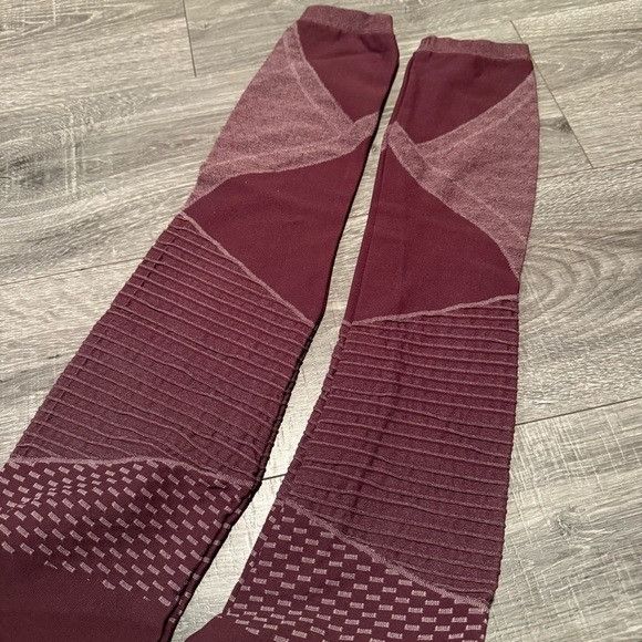 Spanx NWT SPANX Seamless Leggings Tummy Control Wine Red Women Siz Size 34" / US 12 / IT 48 - 6 Thumbnail
