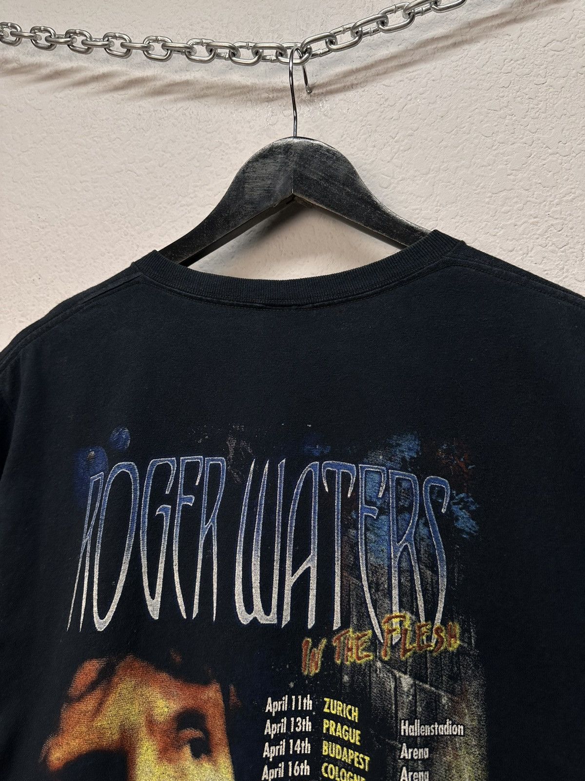 Fruit Of The Loom Vintage Roger Waters Rock Band Tee Y2K T-shirt 90s Rare Size US M / EU 48-50 / 2 - 10 Thumbnail