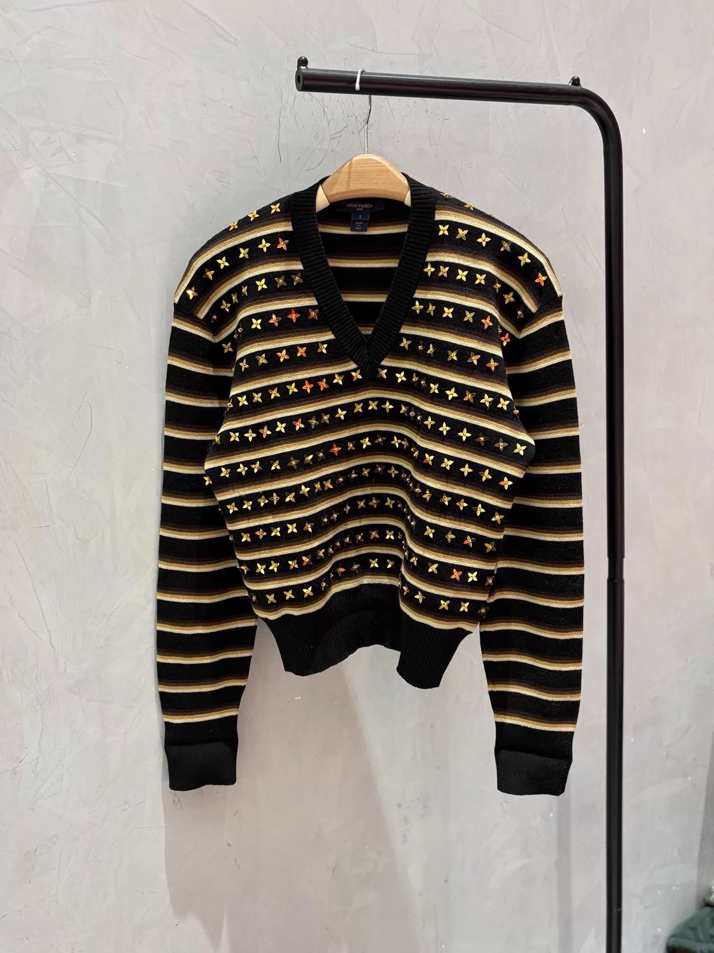 Louis Vuitton LV gold clover sequin knit sweater deadstock S Size S / US 4 / IT 40 - 1 Thumbnail