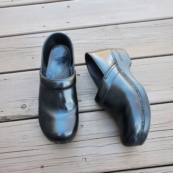 Dansko Professional Black Leather Stapled Slip-on Clogs 40