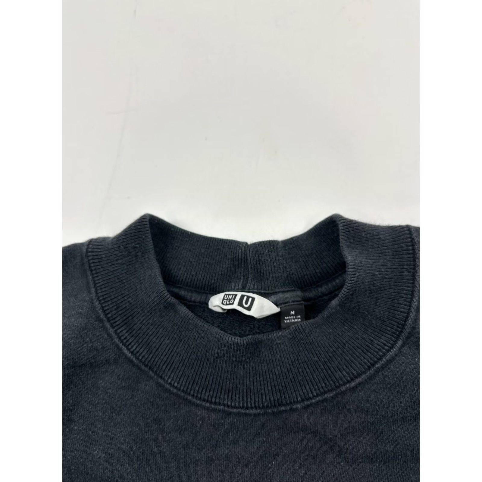 Uniqlo Uniqlo Sweatshirt Womens Medium Black Rose Emblem Long Sleeve Crew Neck Pullover Size M / US 6-8 / IT 42-44 - 6 Thumbnail