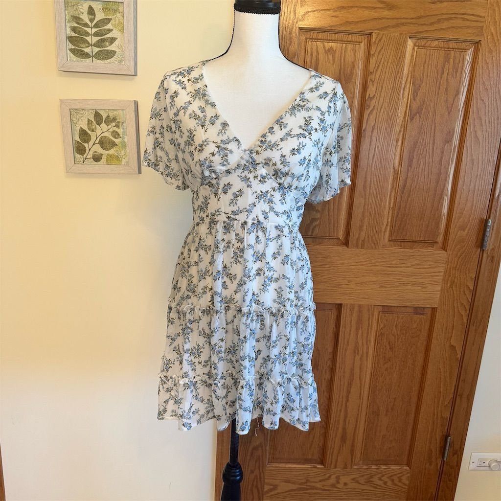 Lulus Lulus Women's M White Floral Bohemian Mini Dress Short Slee Size M / US 6-8 / IT 42-44 - 1 Thumbnail