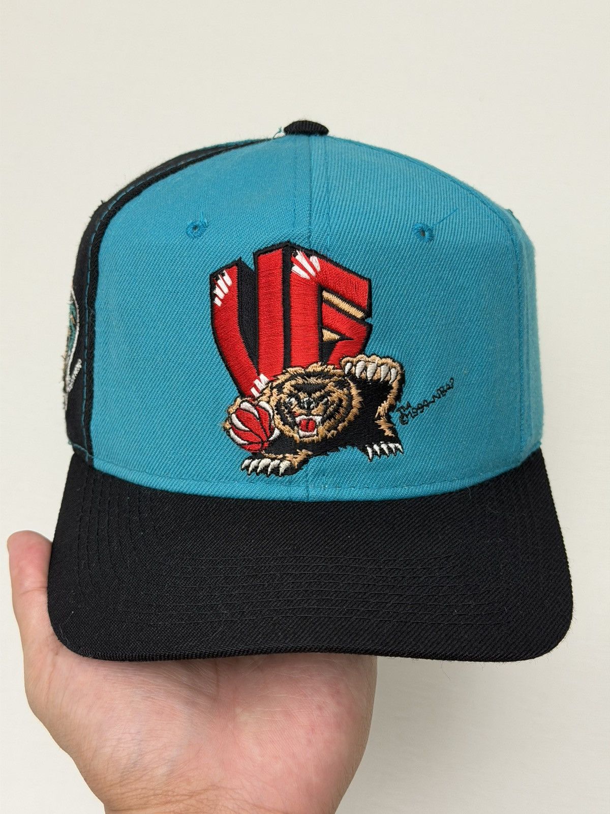 Sports Specialties Vintage 90s Vancouver Grizzlies Snapback Sports Specialties Size ONE SIZE - 2 Thumbnail