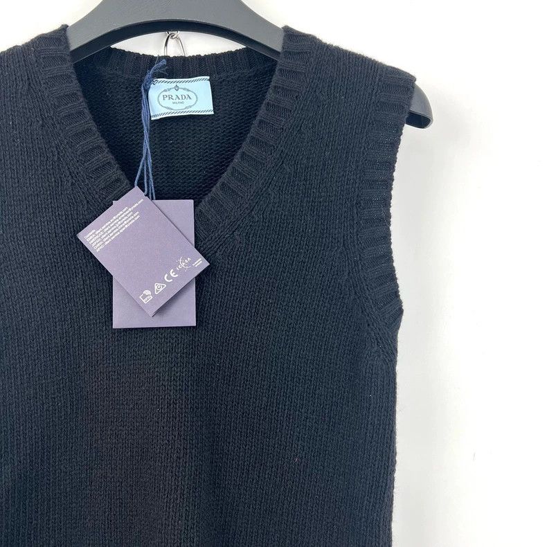 Prada Prada Size 38Black V-neck knitted vest 2505-Nextarrow Size US XS / EU 42 / 0 - 5 Thumbnail