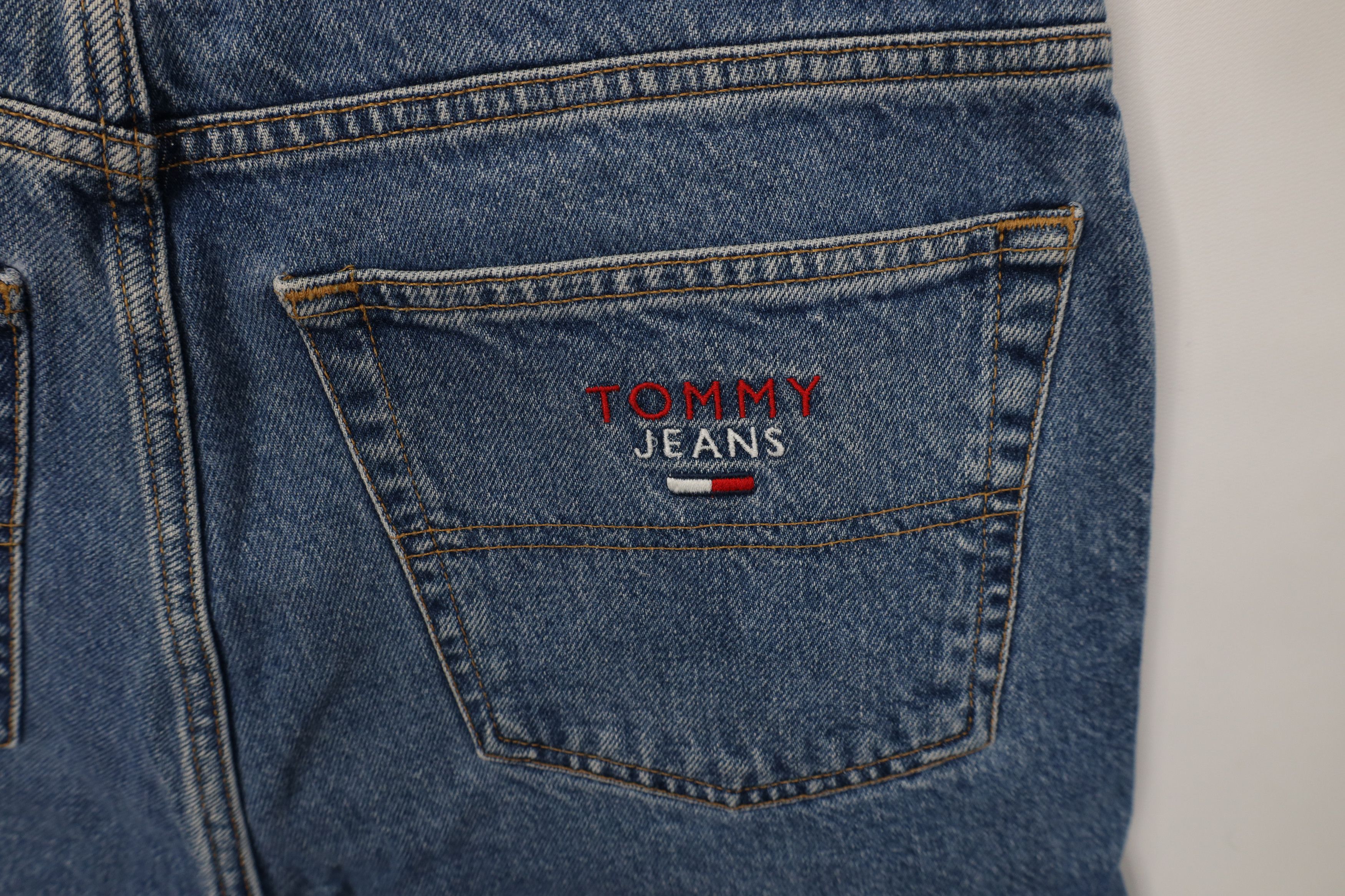 Tommy Hilfiger Vintage Y2K 2000 Tommy Hilfiger Denim Jean Shorts Blue Size US 34 / EU 50 - 14 Thumbnail